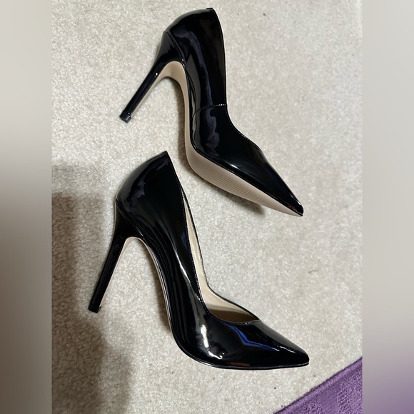 Guess Black Patent Leather Heels - Picture 4 of 13